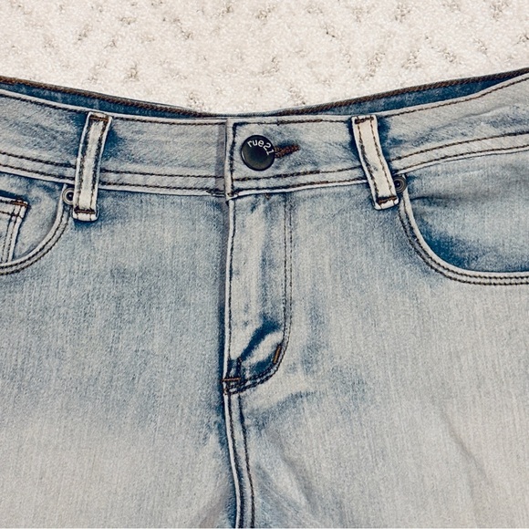 Rue 21 Bleached Acid Wash Denim Shorts Womens Size 7 Blue Jean Stretch Festival - Picture 2 of 9